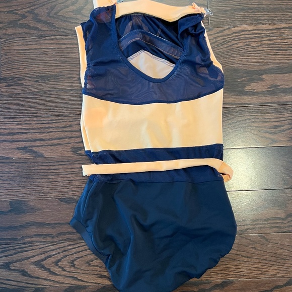 Dance costume - Picture 2 of 2